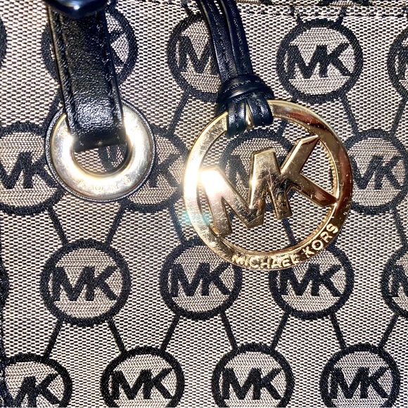 Michael Kors, medium monogram canvas tote - Picture 5 of 9